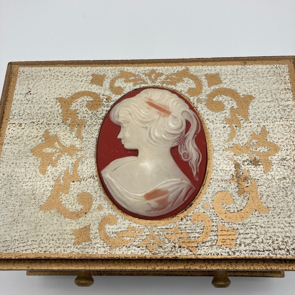 Vintage 1960s Hollywood Regency Music Box - Cameo Gold French Provincial Jewelry - Picture 2 of 12